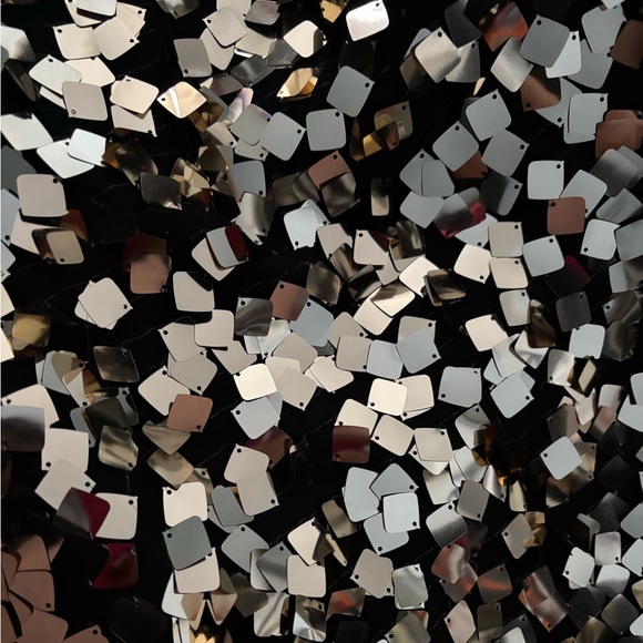 🌟 PLUS Gold Sequin Skirt 🌟 - Picture 6 of 7